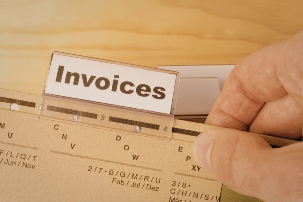 hva skal stå på en faktura